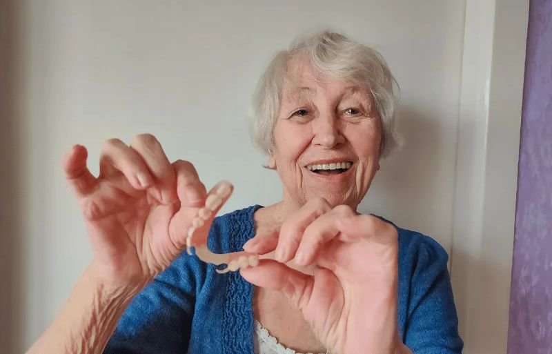 Full dentures & partial dentures in Hartford